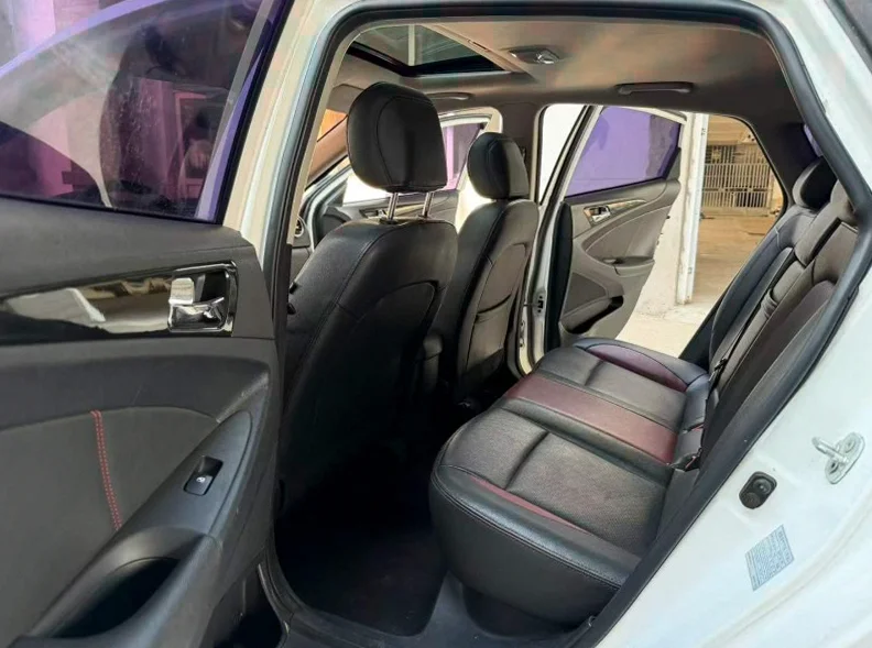 长安汽车逸动 内饰后排