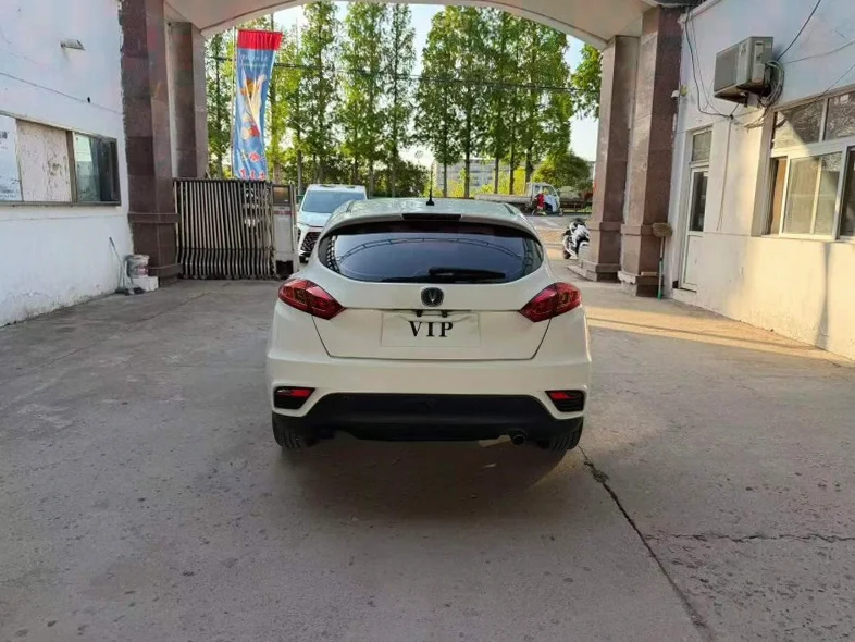 长安汽车逸动 驾驶室