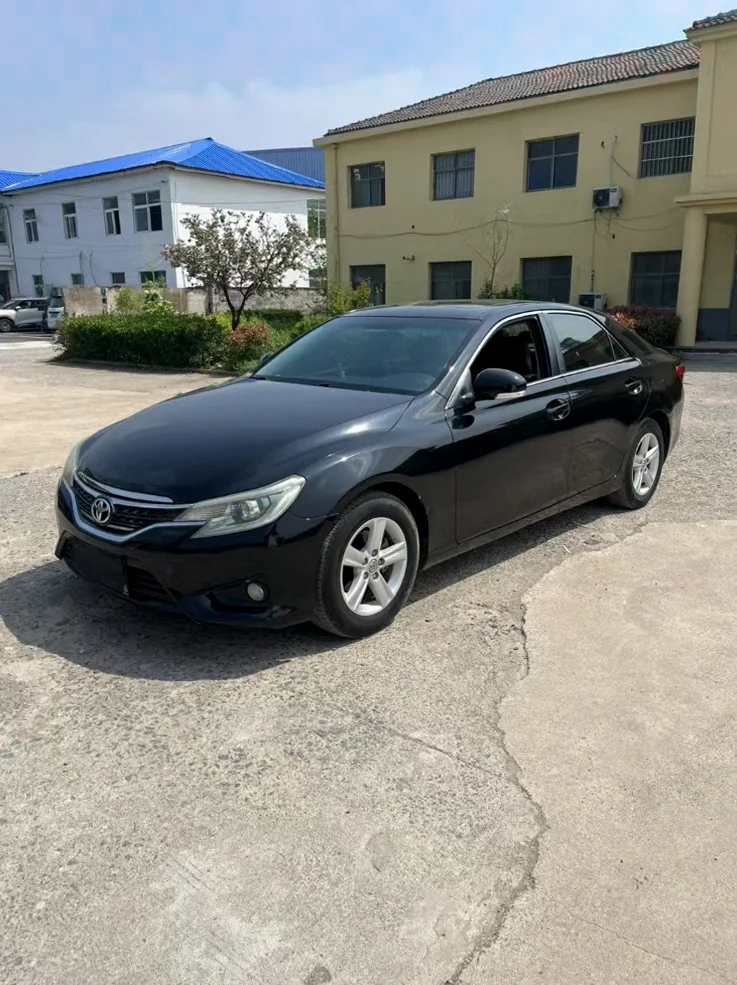 丰田锐志 正面外观三