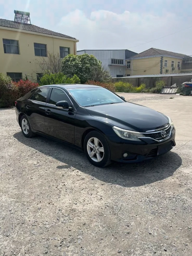 丰田锐志 正面外观二