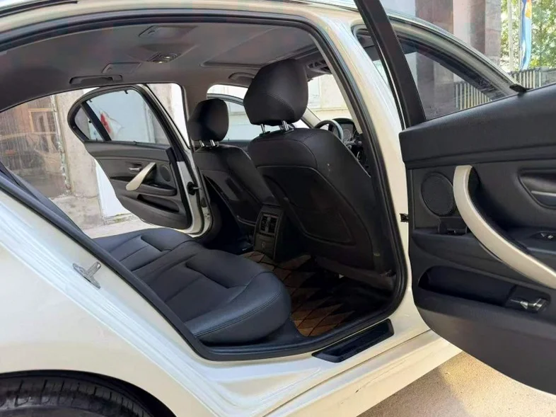 宝马3系 内饰前排