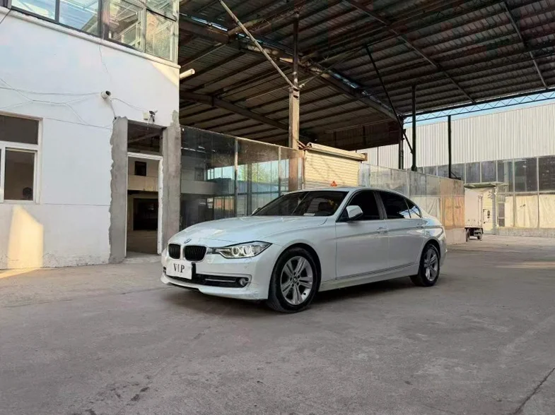 宝马3系 正面外观二