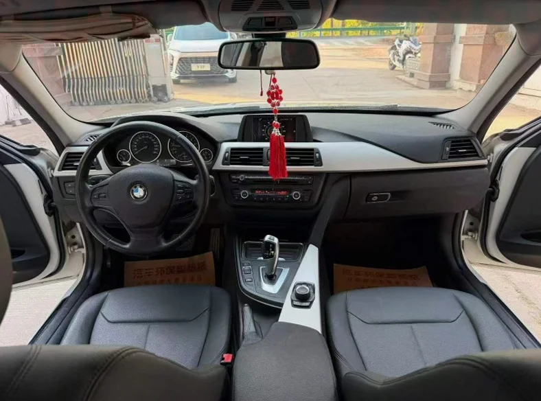 宝马3系 后面外观二