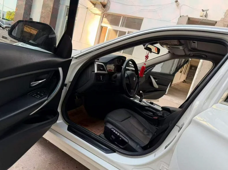 宝马3系 后面外观一