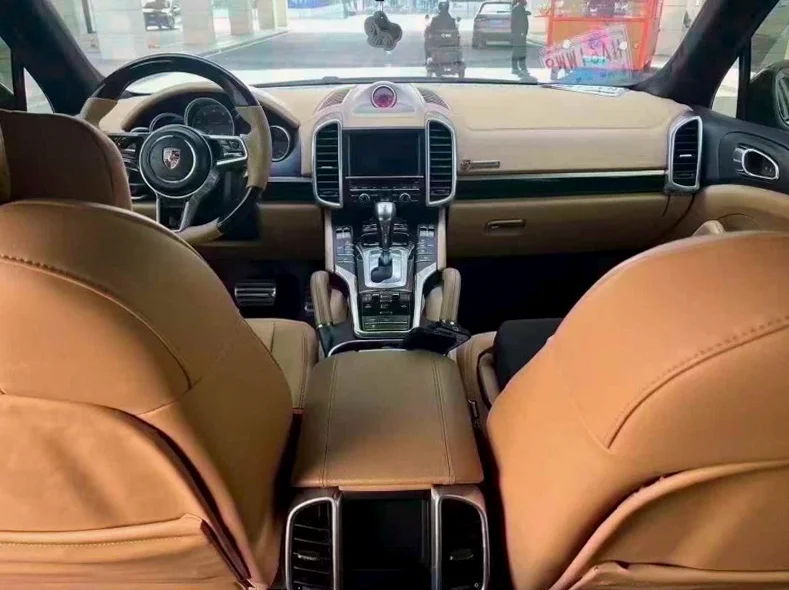 保时捷卡宴 后面外观二