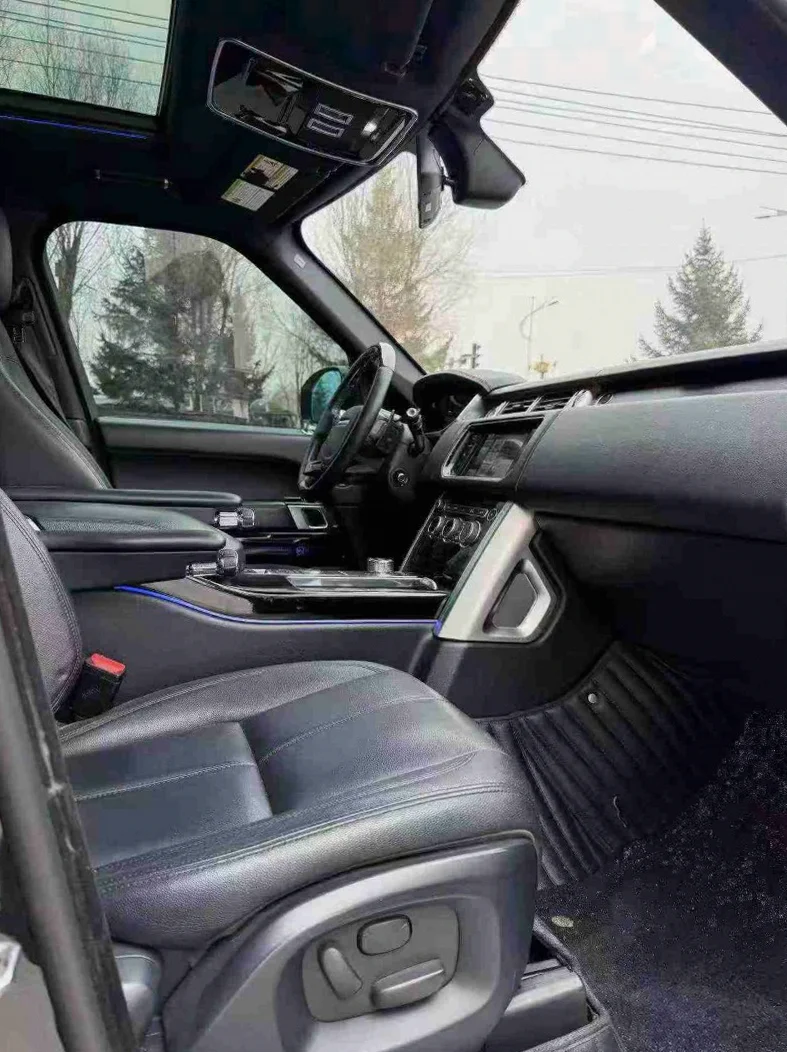 路虎揽胜行政 内饰后排