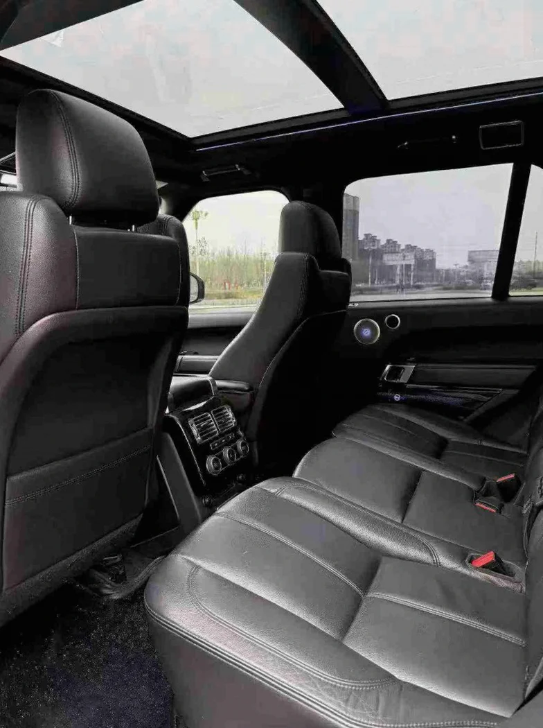 路虎揽胜行政 驾驶室