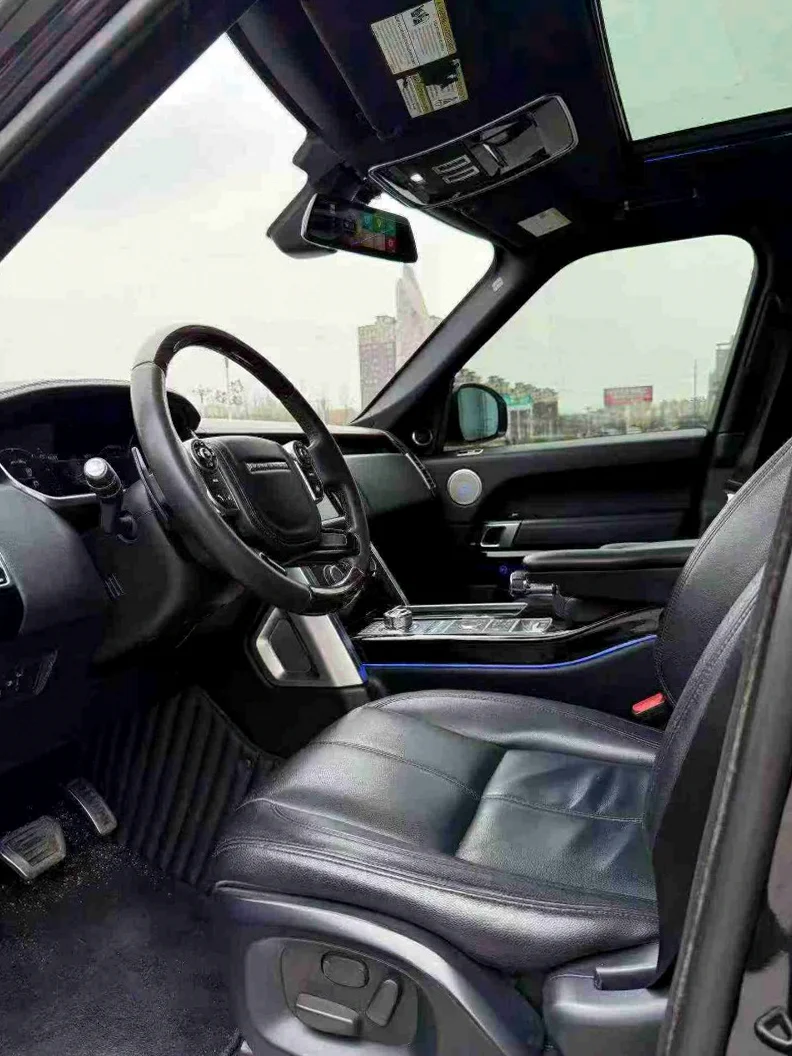 路虎揽胜行政 内饰前排