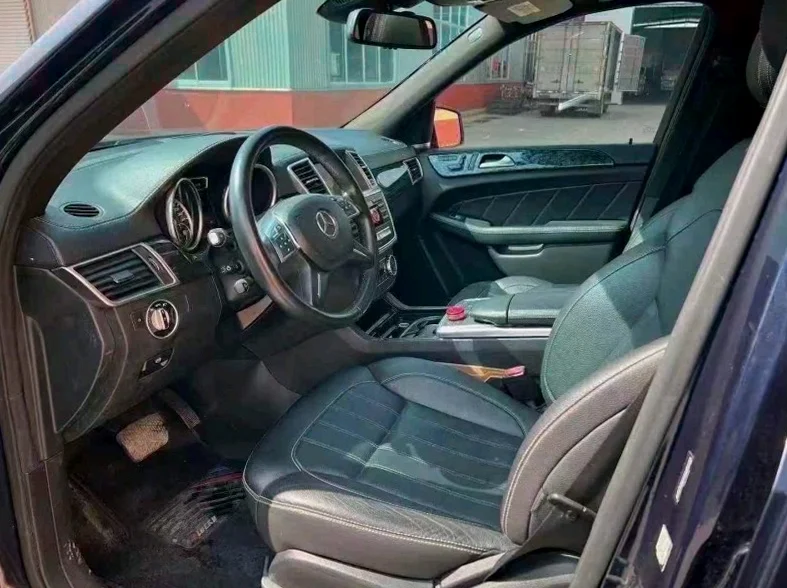 奔驰GL 后面外观三