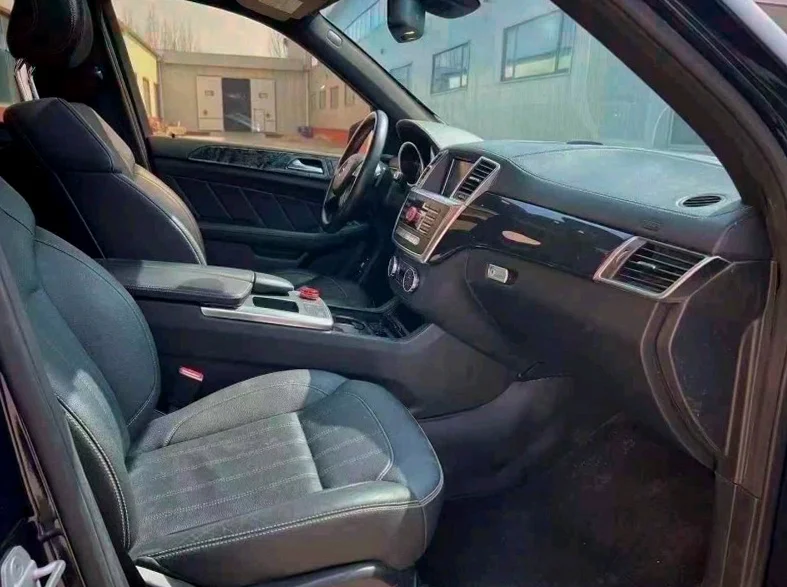 奔驰GL 后面外观二