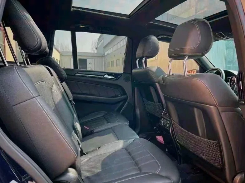 奔驰GL 后面外观一