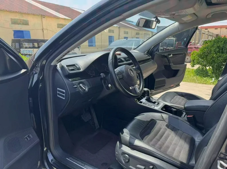 大众迈腾 后面外观一