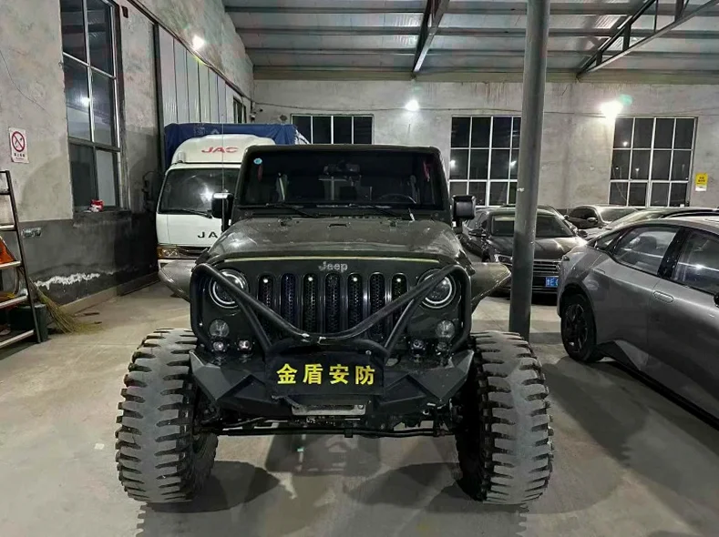 Jeep牧马人 正面外观三