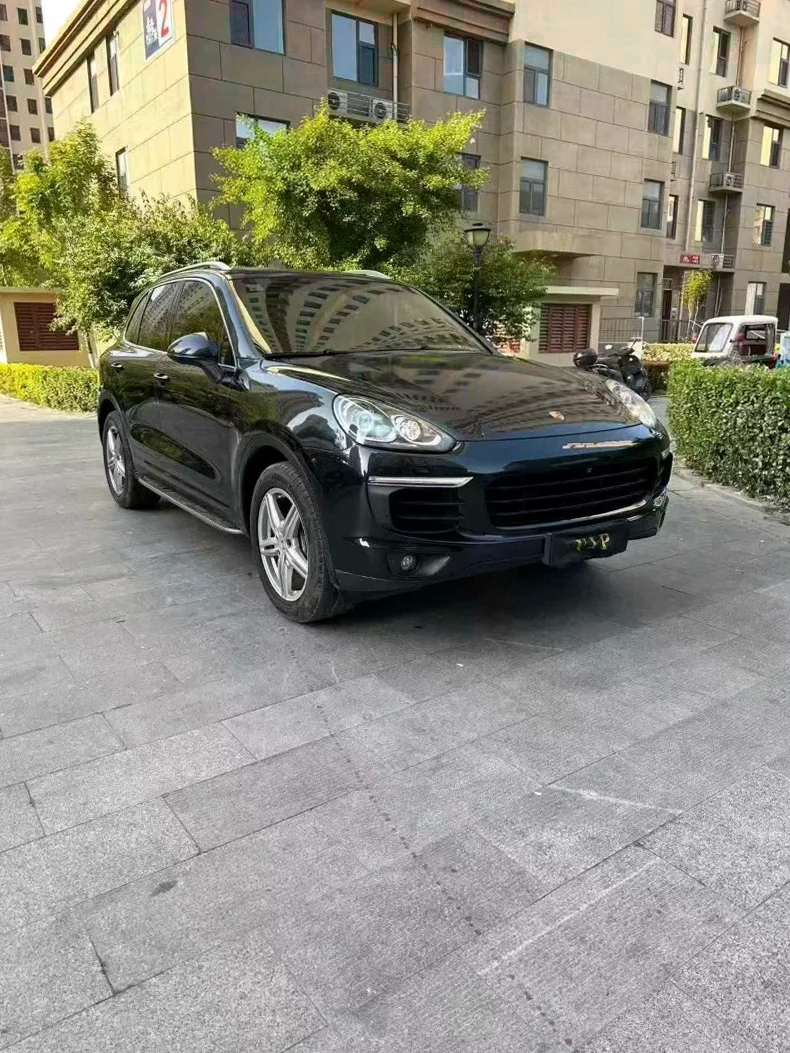 保时捷卡宴 正面外观二