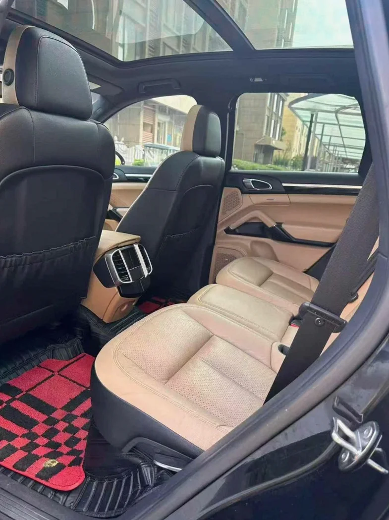 保时捷卡宴 后面外观三