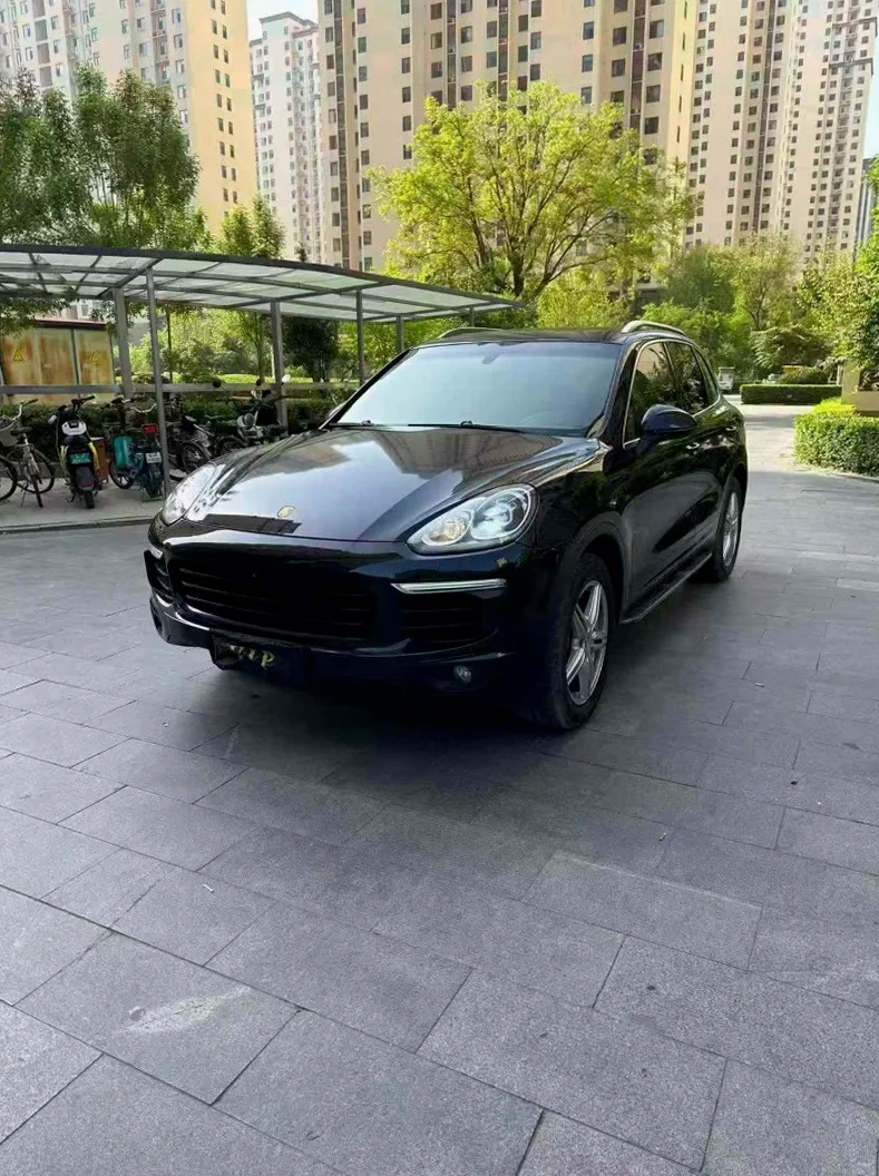 保时捷卡宴 正面外观三