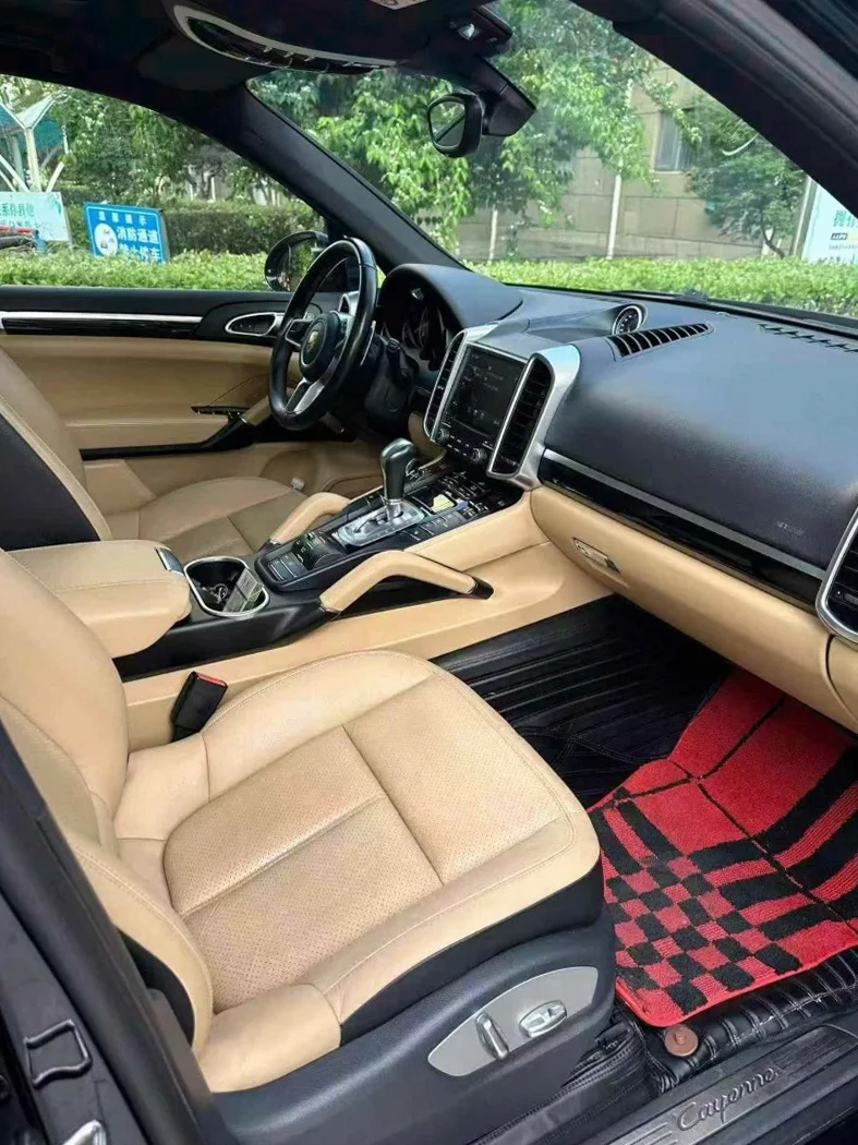 保时捷卡宴 内饰前排