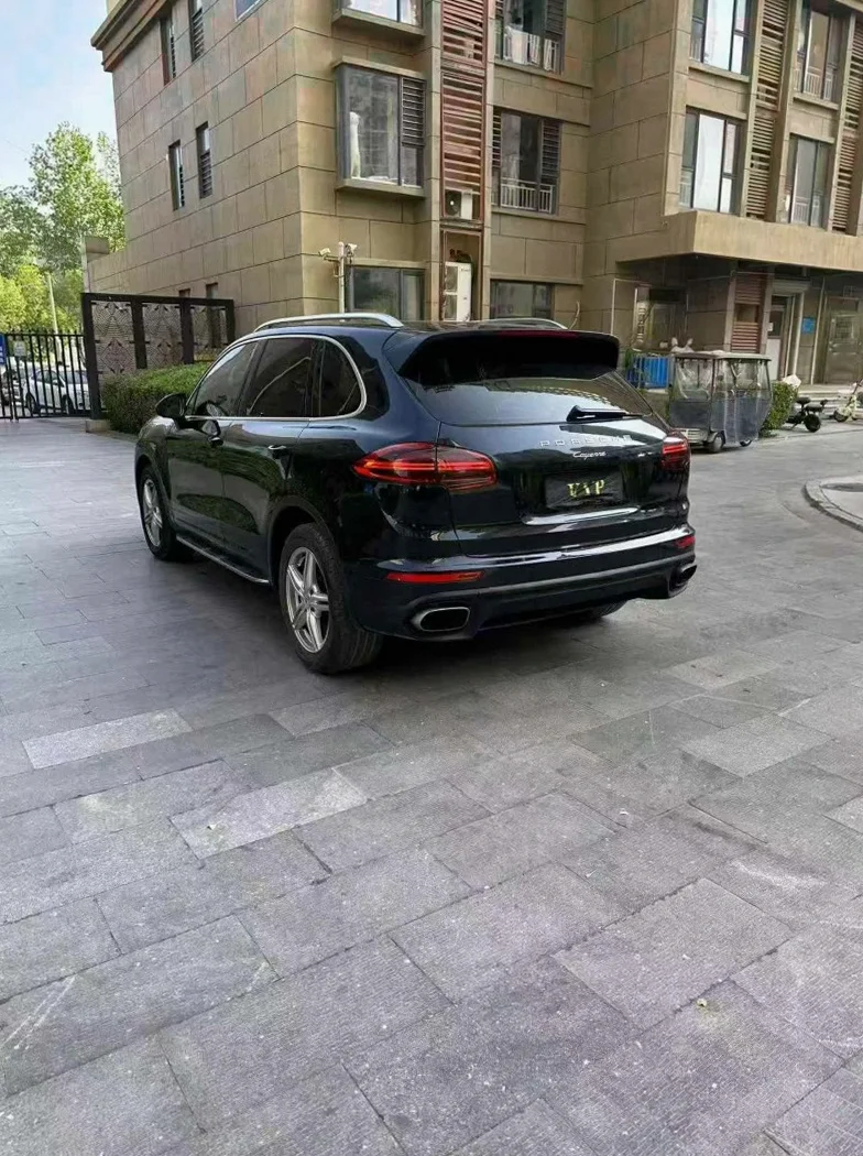 保时捷卡宴 驾驶室