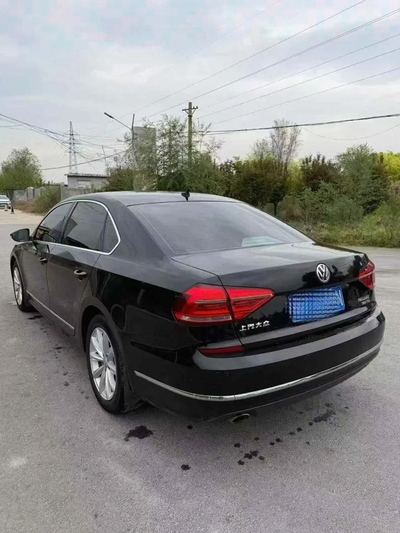 大众帕萨特 内饰后排