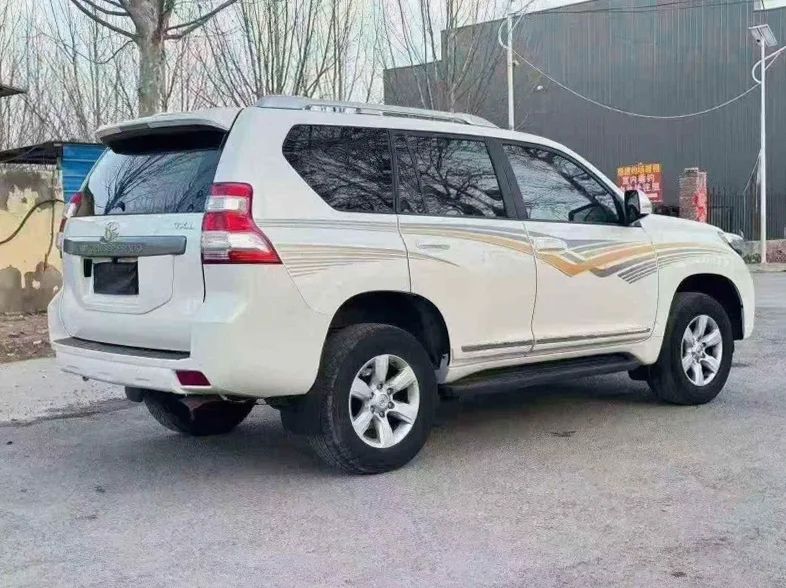 丰田普拉多 内饰后排