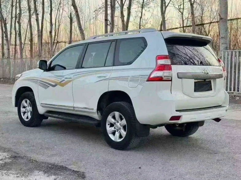 丰田普拉多 内饰前排