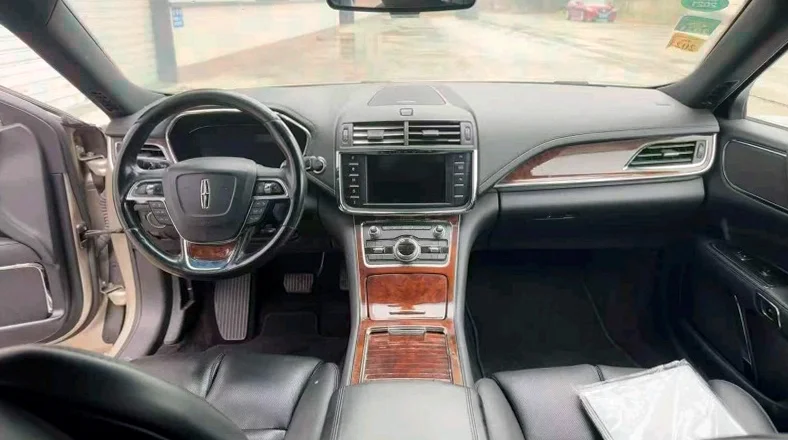 林肯大陆 内饰前排