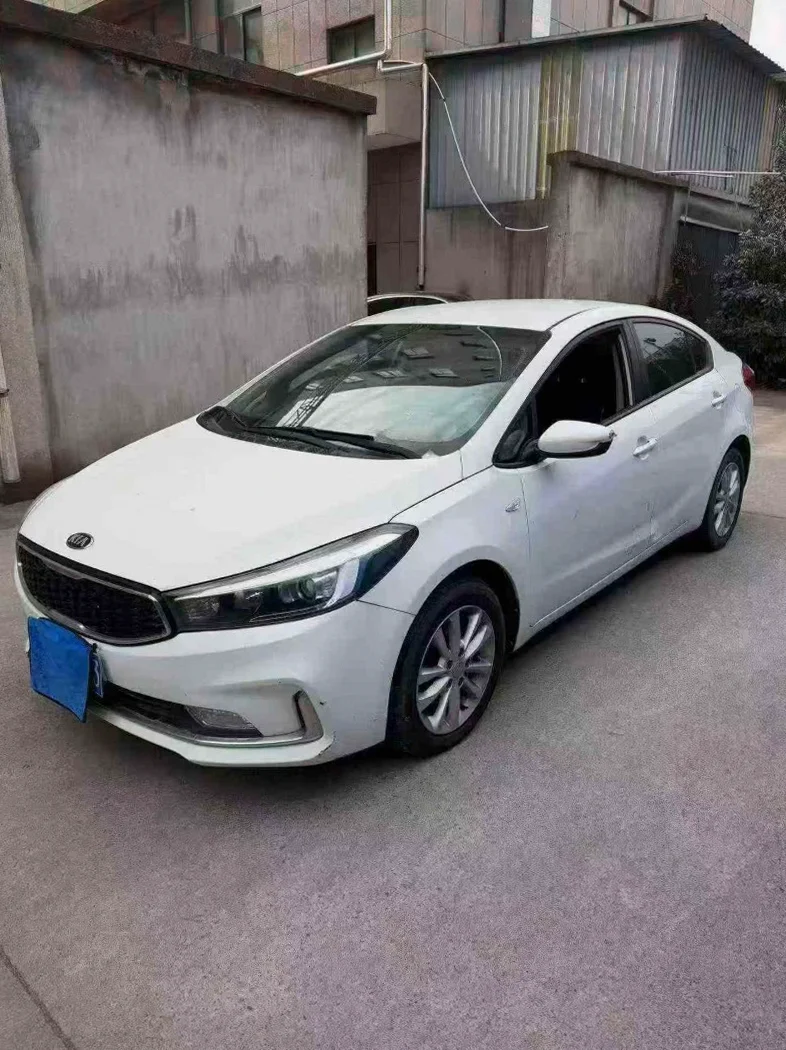 起亚K3 正面外观二