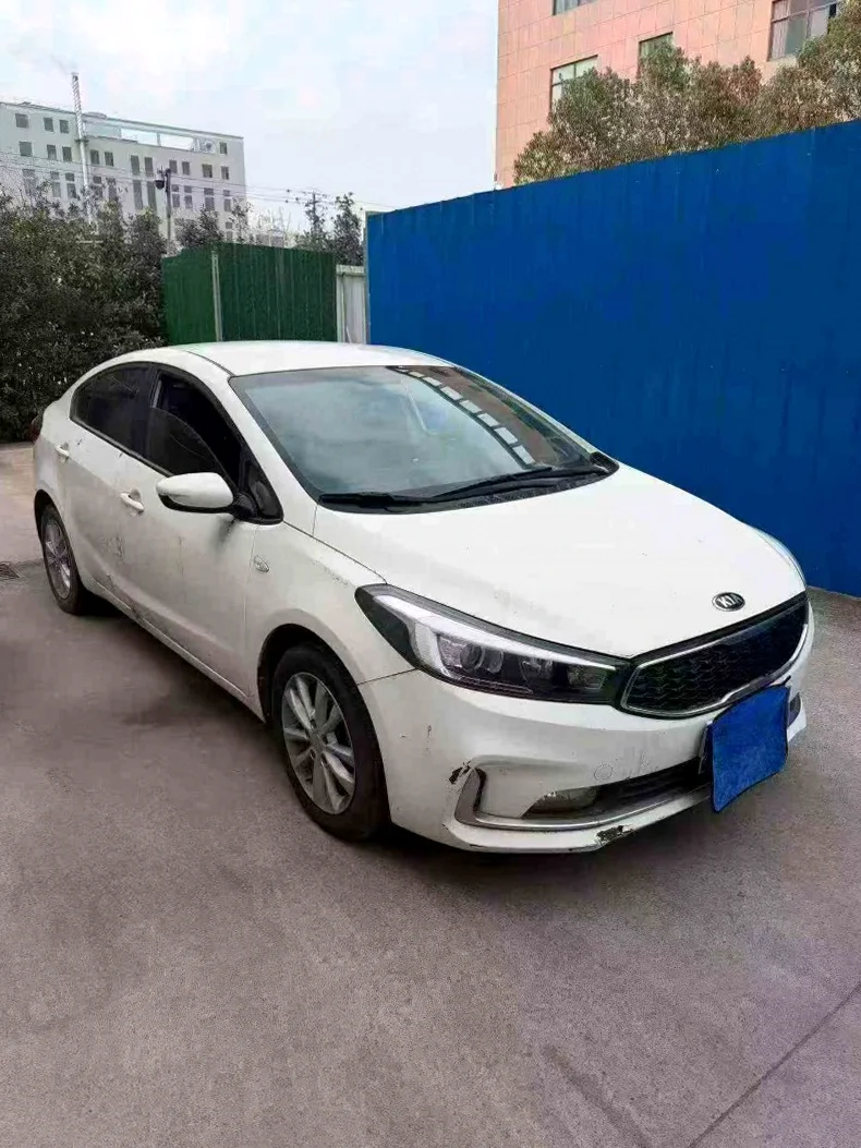 起亚K3 正面外观三