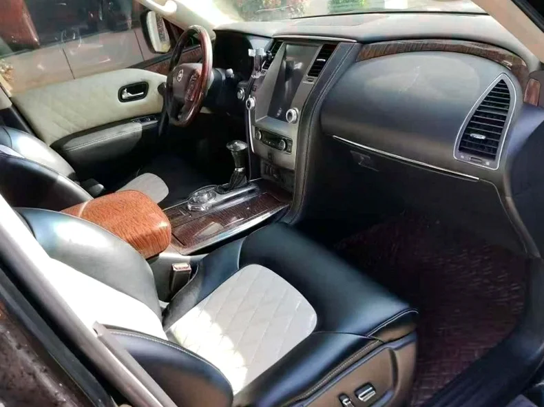 日产途乐 内饰前排