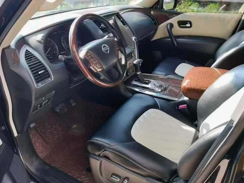 日产途乐 后面外观一