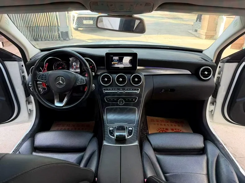 奔驰C 后面外观二