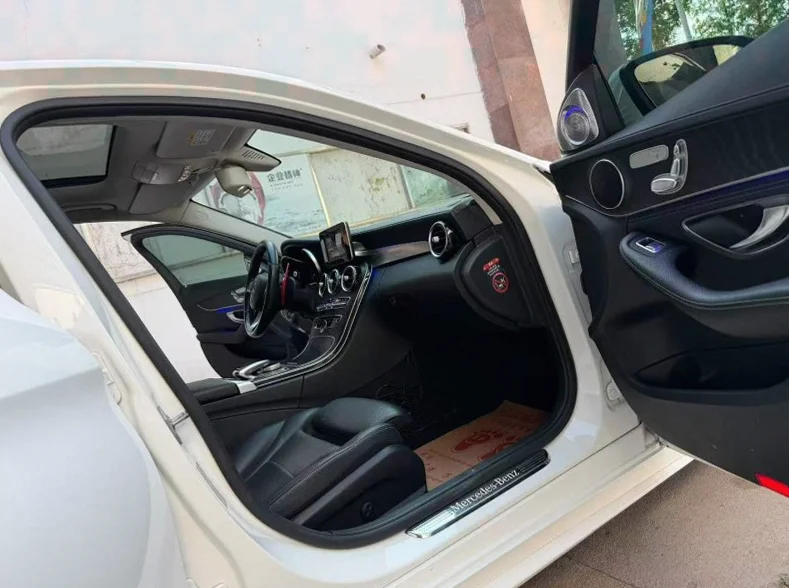 奔驰C 后面外观三