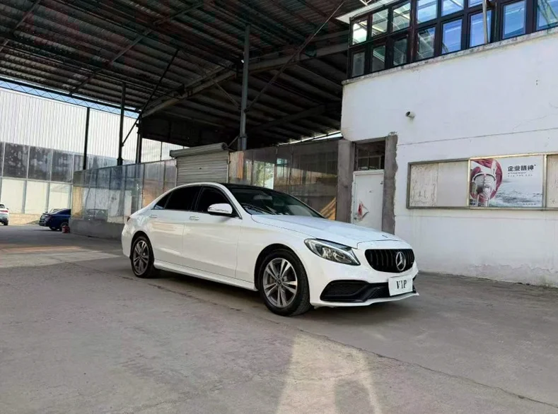 奔驰C 正面外观三