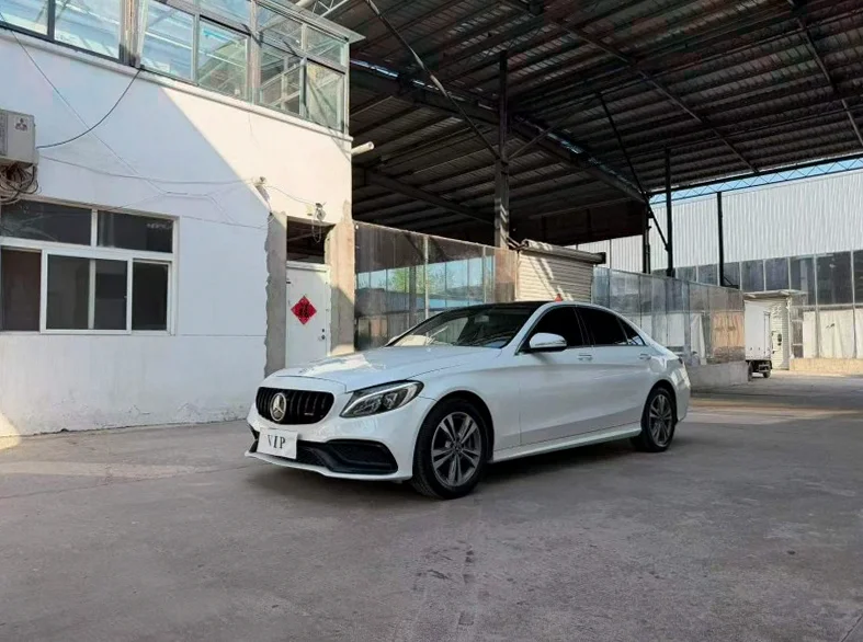 奔驰C 正面外观二