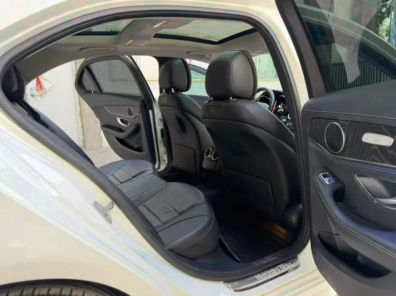 奔驰C 内饰前排