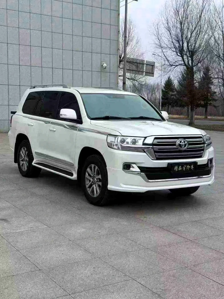 丰田兰德酷路泽 正面外观二