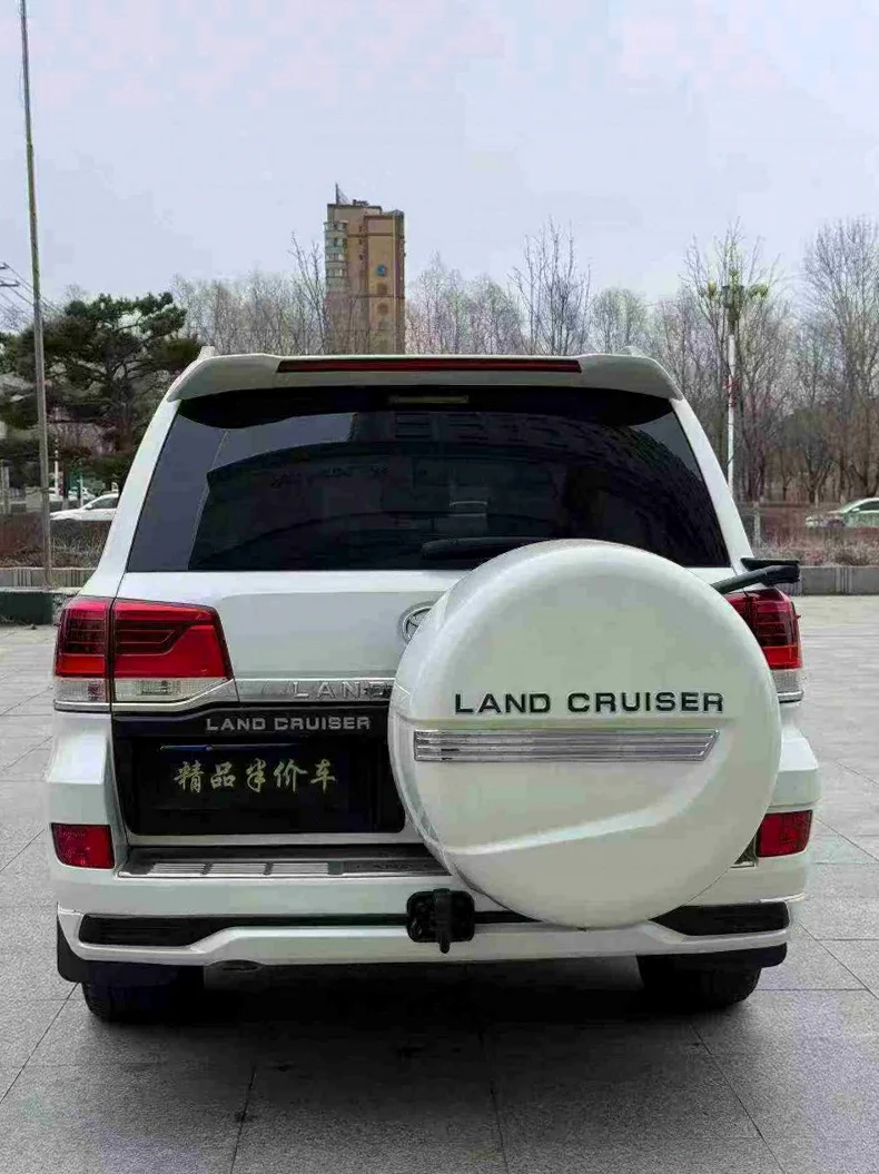 丰田兰德酷路泽 后面外观二