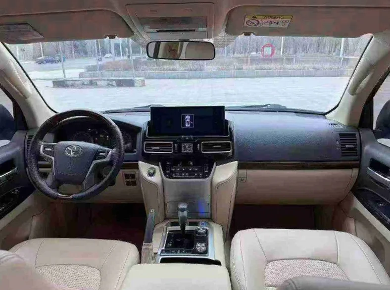 丰田兰德酷路泽 后面外观一