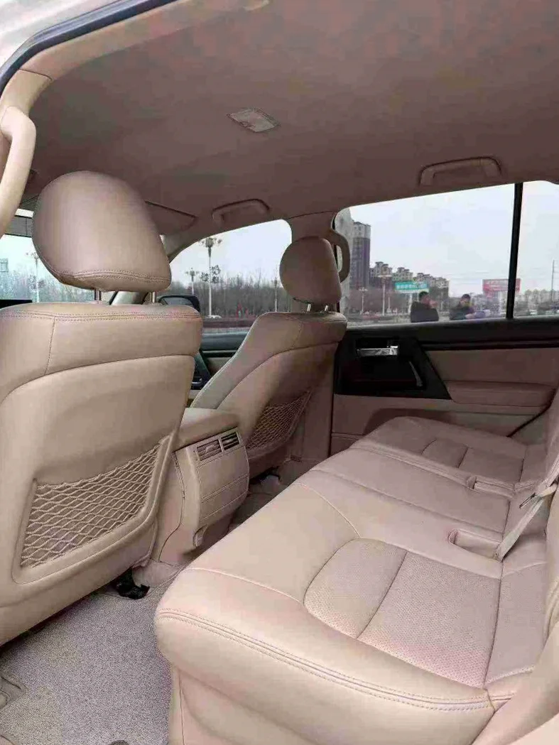 丰田兰德酷路泽 驾驶室