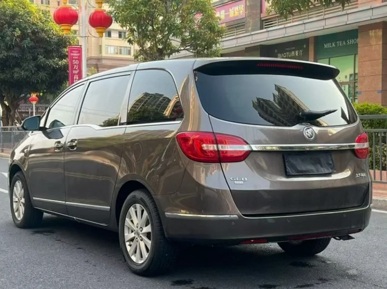 别克GL8 内饰后排