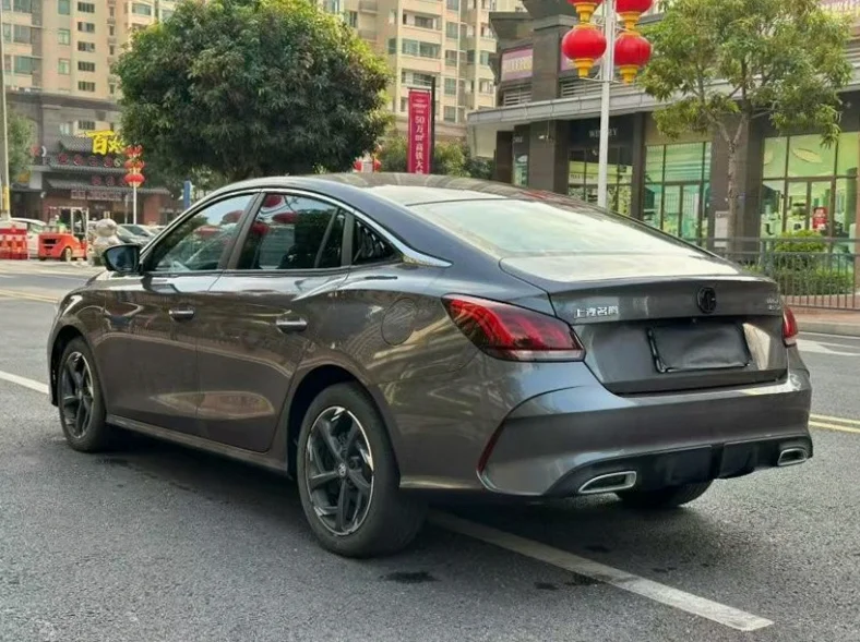 别克GL8 后面外观三