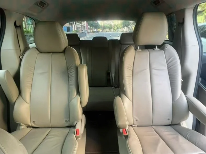 别克GL8 正面外观二