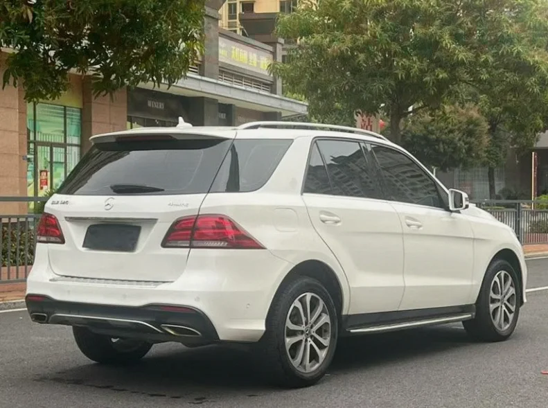 奔驰GLE 后面外观一