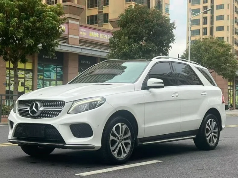 奔驰GLE 内饰后排