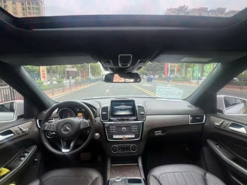 奔驰GLE 后面外观三