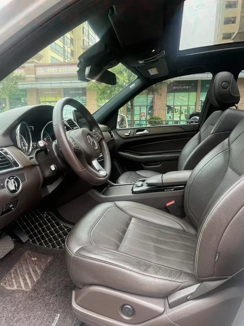 奔驰GLE 内饰前排