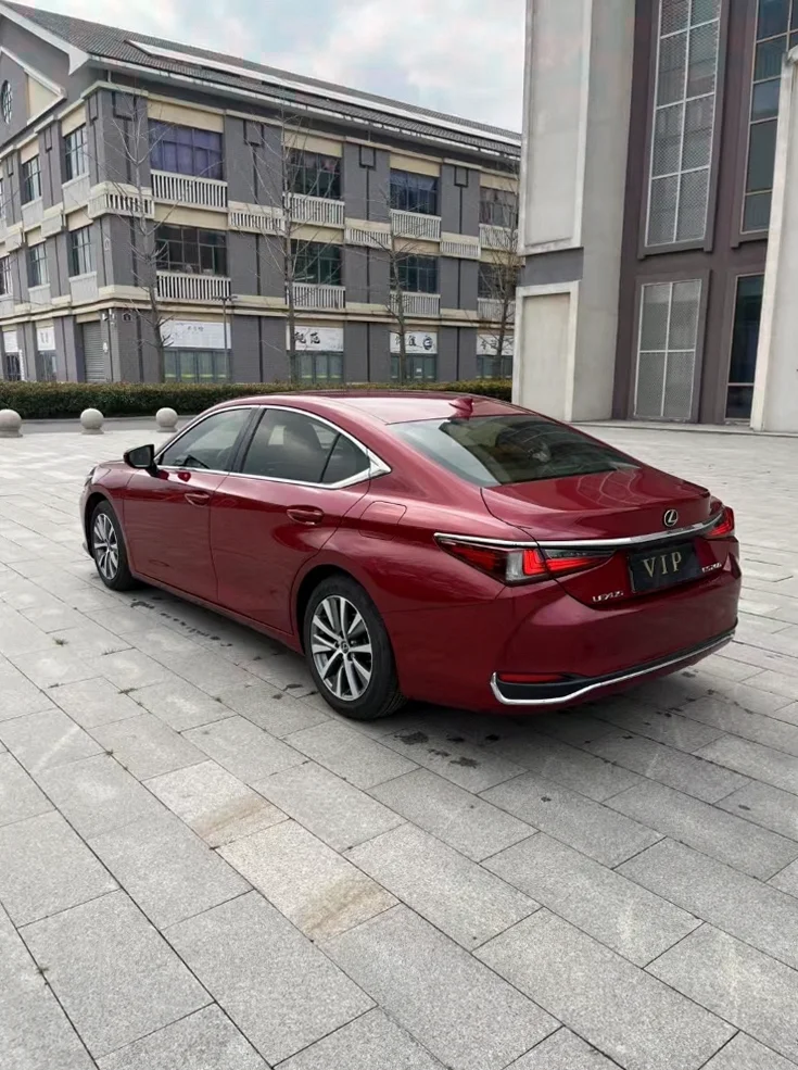 雷克萨斯ES 后面外观三