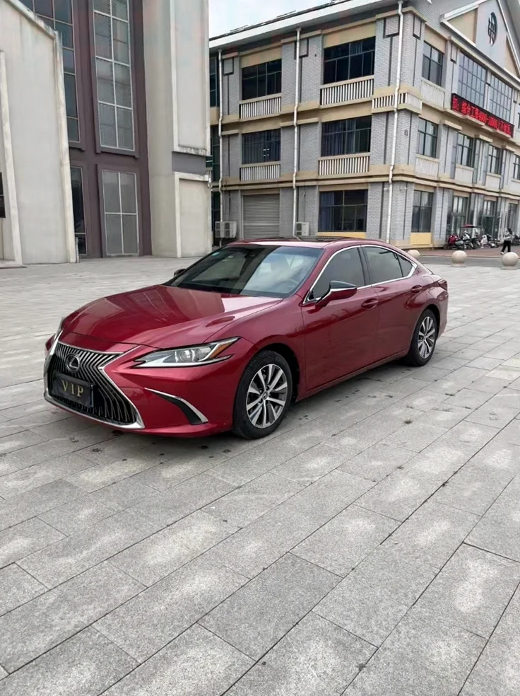 雷克萨斯ES 正面外观三