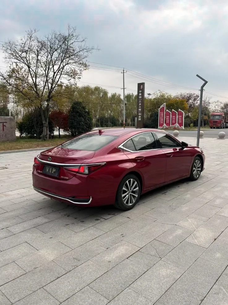 雷克萨斯ES 后面外观一