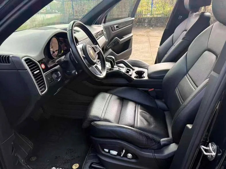 保时捷卡宴 后面外观一